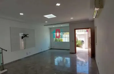 Vargem Pequena | Casa de Condomínio 3 quartos, sendo 3 suites