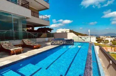 Sobrado de alto padrão com piscina  em condomínio fechado com 950m²