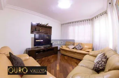 Sobrado com 3 dormitórios, 2 vagas de garagem em excelente localização