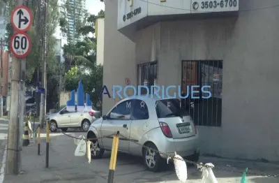 Excelente ponto comercial, em via principal, com estacionamento amplo, e otima estrutura para diversos negocios como farmacias, clinicas, lojas, entre outros.