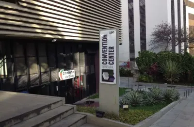 Alugo 530m2 de área com divisórias removiveis   -8 garagens
