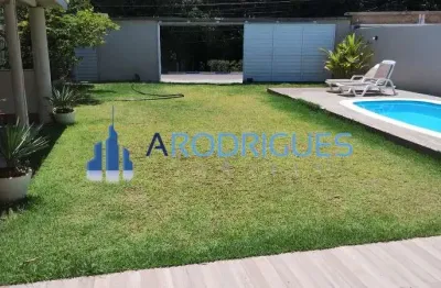 Casa à venda em guarajuba condomínio fechado - 5 quartos, 3 suítes, 2 salas, 5 banheiros, 7 vagas de garagem, 680m² de área. oportunidade!