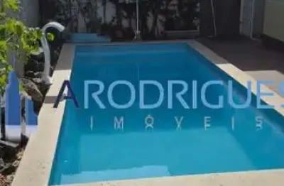 Casa de luxo com 5 quartos e 5 suítes em buraquinho, lauro de freitas-ba: 1km da praia, 210m², 7 banheiros, 2 vagas.