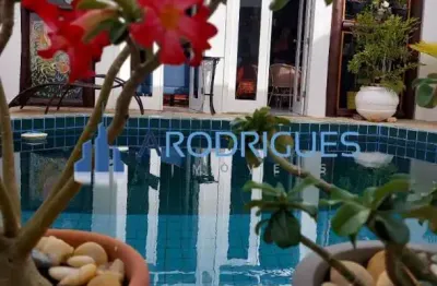 **luxuosa casa em condomínio - guarajuba, camaçari-ba**descubra o lar dos seus sonhos em guarajuba! com 4 quartos, 2 suítes, 2 salas, 3 banheiros, 2 vagas de garagem e 500,00m² de área, esta casa de a