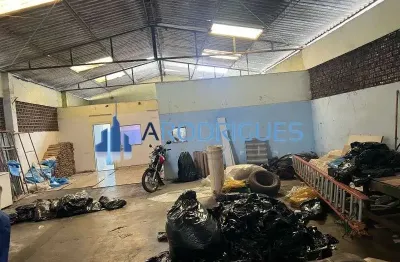 **GALPÃO PIRAJÁ - OPORTUNIDADE IMPERDÍVEL**Investimento certo em um galpão comercial de alto padrão na cidade de Salvador-BA, bairro Pirajá. Com 2 salas, 2 banheiros, 3 vagas e 2.000,00 m² de área. Ag