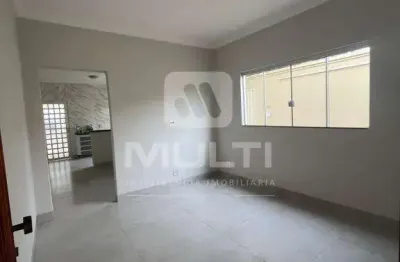 Casa com 3 quartos à venda no Santa Mônica, Uberlândia 