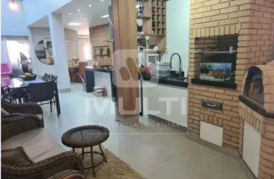 Casa com 4 quartos à venda no Jardim América I, Uberlândia 