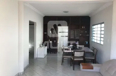 Casa com 4 quartos para alugar no Daniel Fonseca, Uberlândia 
