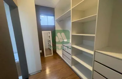 Casa em condomínio fechado com 3 quartos para alugar em Laranjeiras, Uberlândia 