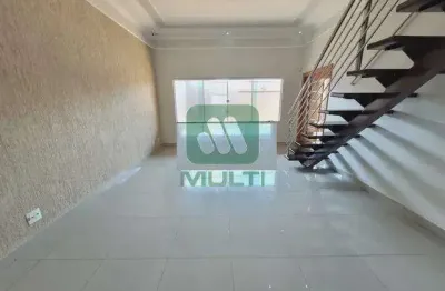 Casa com 3 quartos para alugar no Jardim Patrícia, Uberlândia 