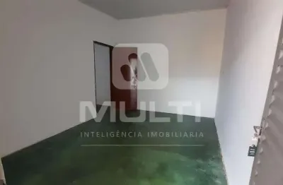 Casa com 2 quartos para alugar em Saraiva, Uberlândia 