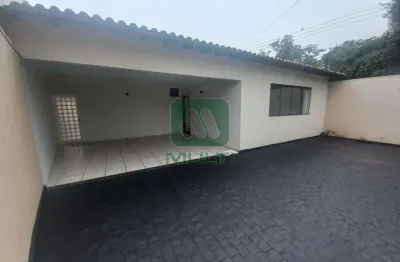 Casa com 4 quartos para alugar no Jardim Karaíba, Uberlândia 