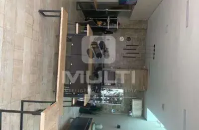 Casa com 3 quartos para alugar no Bosque dos Buritis, Uberlândia 