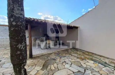 Casa com 3 quartos para alugar no Santa Mônica, Uberlândia 