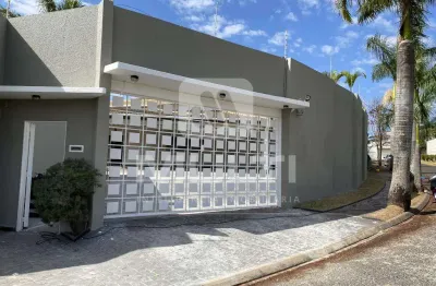 Casa com 4 quartos para alugar no Jardim Inconfidência, Uberlândia 