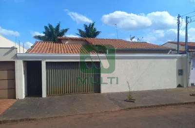 Casa com 3 quartos para alugar na Cidade Jardim, Uberlândia 