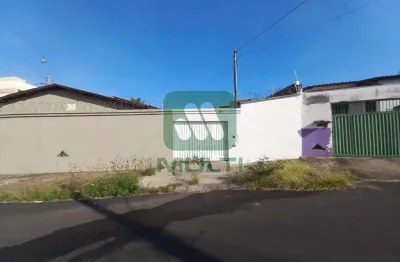 Casa com 2 quartos para alugar no Jardim Patrícia, Uberlândia 