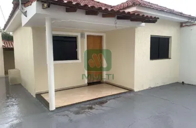 Casa com 2 quartos para alugar em Saraiva, Uberlândia 