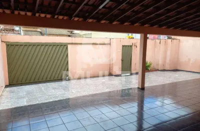 Casa com 3 quartos para alugar no Santa Mônica, Uberlândia 