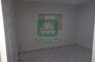 Casa com 3 quartos para alugar no Santa Mônica, Uberlândia 