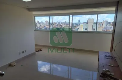 Cobertura com 3 quartos para alugar em Saraiva, Uberlândia 