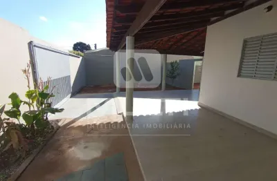 Casa com 3 quartos para alugar no Santa Mônica, Uberlândia 
