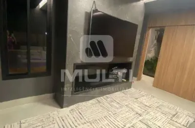 Casa em condomínio fechado com 3 quartos para alugar no Alphaville, Uberlândia 