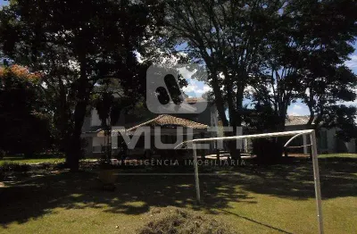 Casa com 5 quartos para alugar no Mansões Aeroporto, Uberlândia 