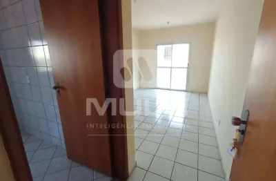 Apartamento com 2 quartos para alugar em Saraiva, Uberlândia 