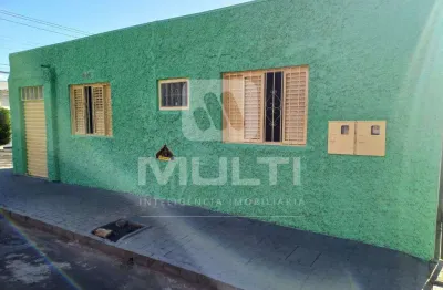 Casa com 7 quartos para alugar em Saraiva, Uberlândia 