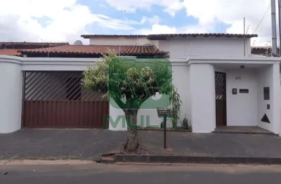 Casa com 3 quartos para alugar no Jardim Patrícia, Uberlândia 