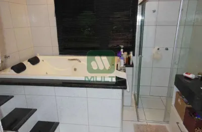 Casa com 2 quartos para alugar em Granada, Uberlândia 