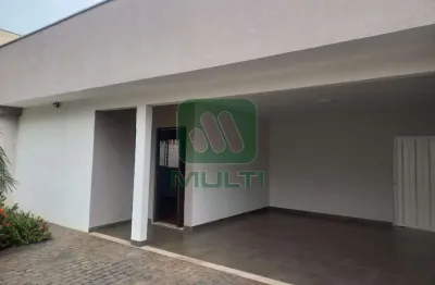 Casa com 4 quartos para alugar no Santa Mônica, Uberlândia 