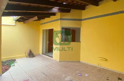 Casa com 3 quartos para alugar no Santa Mônica, Uberlândia 