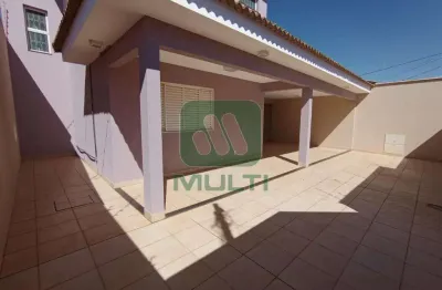 Casa com 3 quartos para alugar no Santa Mônica, Uberlândia 
