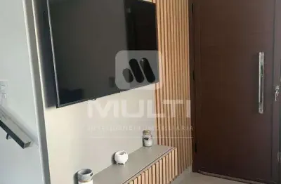 Casa em condomínio fechado com 3 quartos para alugar no Jardim Inconfidência, Uberlândia 