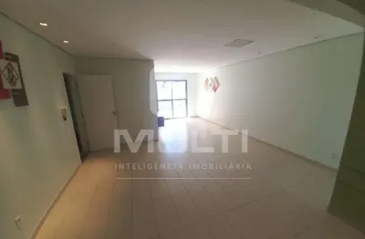 Cobertura com 3 quartos para alugar no Jardim Finotti, Uberlândia 