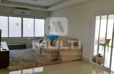 Casa em condomínio fechado com 3 quartos para alugar no Jardins Gênova, Uberlândia 
