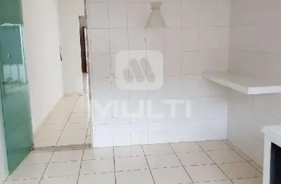 Casa com 3 quartos para alugar no Itapema Sul, Uberlândia 