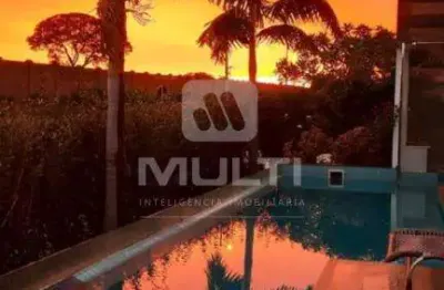 Casa em condomínio fechado com 4 quartos para alugar no Jardins Gênova, Uberlândia 