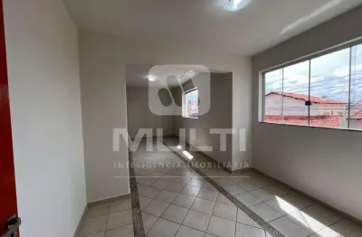 Apartamento com 3 quartos para alugar no Lidice, Uberlândia 