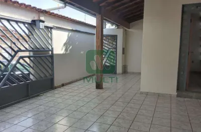 Casa com 3 quartos para alugar no Planalto, Uberlândia 