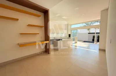Casa em condomínio fechado com 3 quartos para alugar no Jardins Roma, Uberlândia 