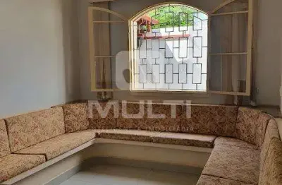 Casa com 3 quartos para alugar no Daniel Fonseca, Uberlândia 