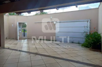 Casa com 3 quartos para alugar no Jardim Karaíba, Uberlândia 