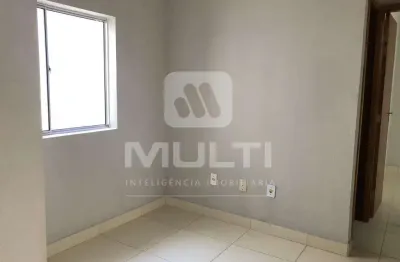 Apartamento com 2 quartos para alugar no Jardim Ipanema I, Uberlândia 
