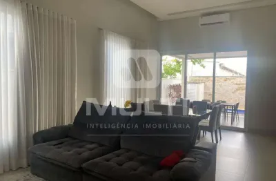 Casa em condomínio fechado com 3 quartos à venda em Laranjeiras, Uberlândia 