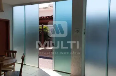 Casa em condomínio fechado com 4 quartos à venda no Santa Mônica, Uberlândia 