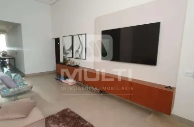 Casa com 3 quartos à venda em Laranjeiras, Uberlândia 