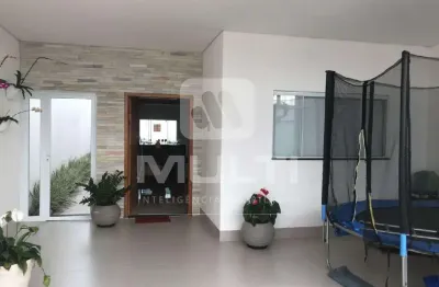 Casa com 4 quartos à venda no Jardim Sul, Uberlândia 